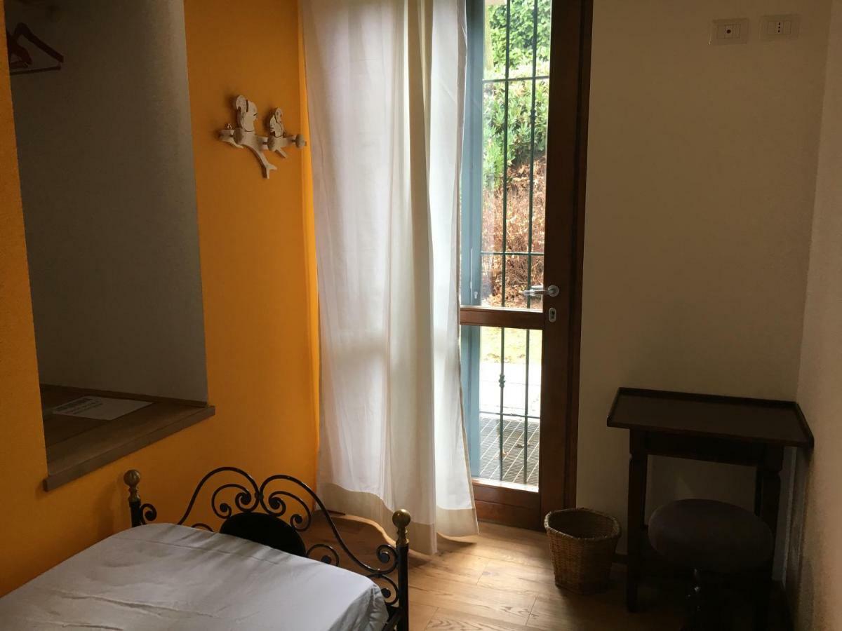 Elleboro Bed & Breakfast Carugo Dış mekan fotoğraf